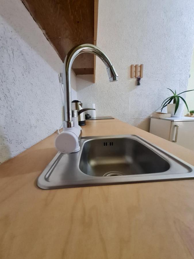Ex-Block District Charming Studio Apartment With Treeish Sorrounding View! Tiranë Eksteriør bilde