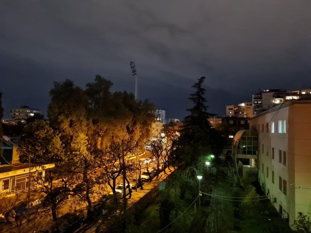 Ex-Block District Charming Studio Apartment With Treeish Sorrounding View! Tiranë Eksteriør bilde
